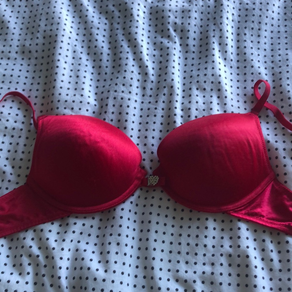 Never worn - super push-up - RED!